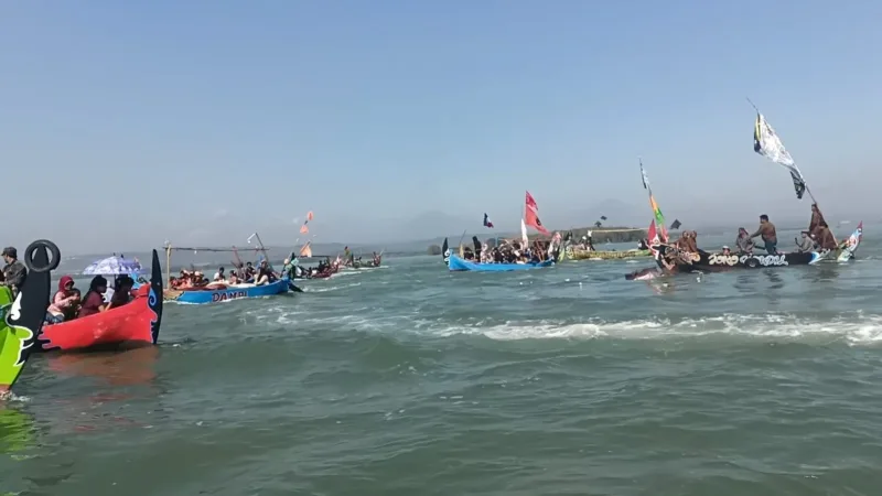 Sedekah Laut Mangunharjo Kembali Digelar, Nelayan Panjatkan Doa untuk Keselamatan dan Rezeki.
