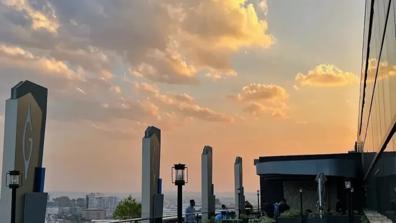 SkySpace Skyline Gumaya Tower Hotel Resmi Dibuka, Tawarkan Rooftop Baru dengan Panorama Kota Semarang