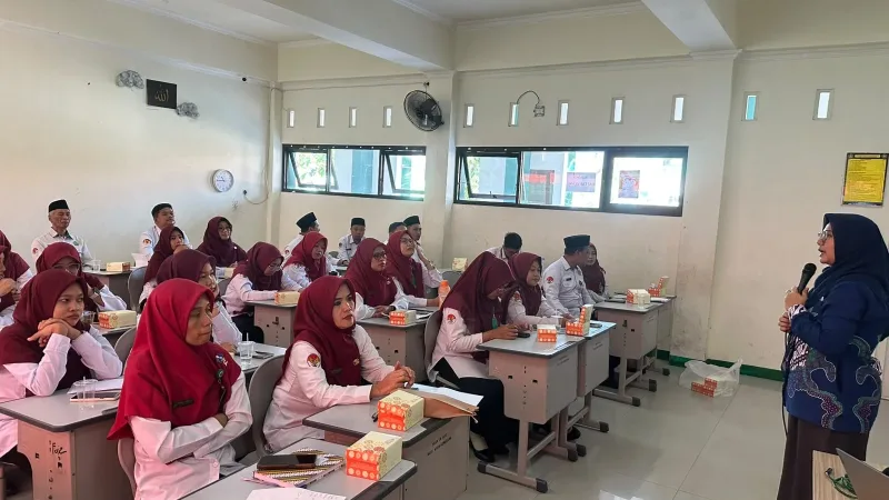USM Bekali Guru MAN 1 Semarang Kenali Child Grooming di Media Sosial